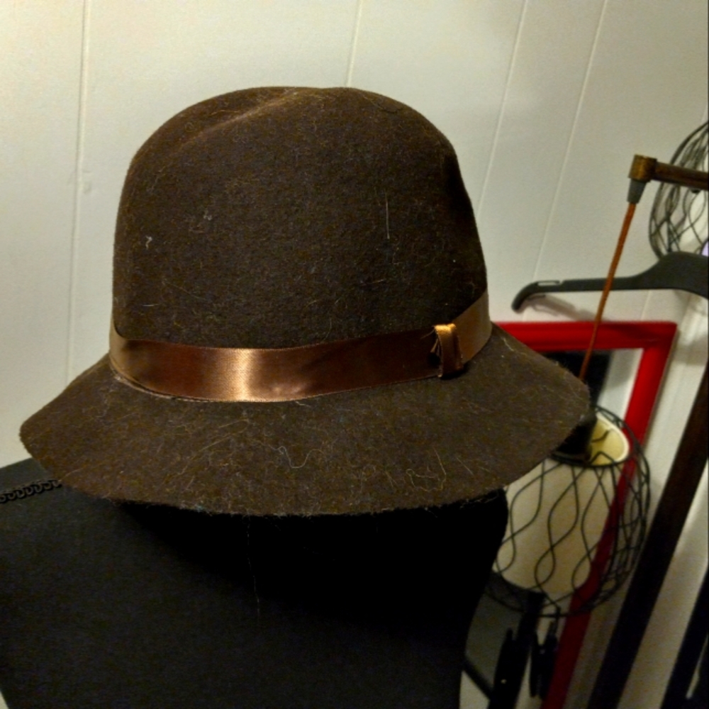 Bebe 100% wool hat (new years deals!!!!!)